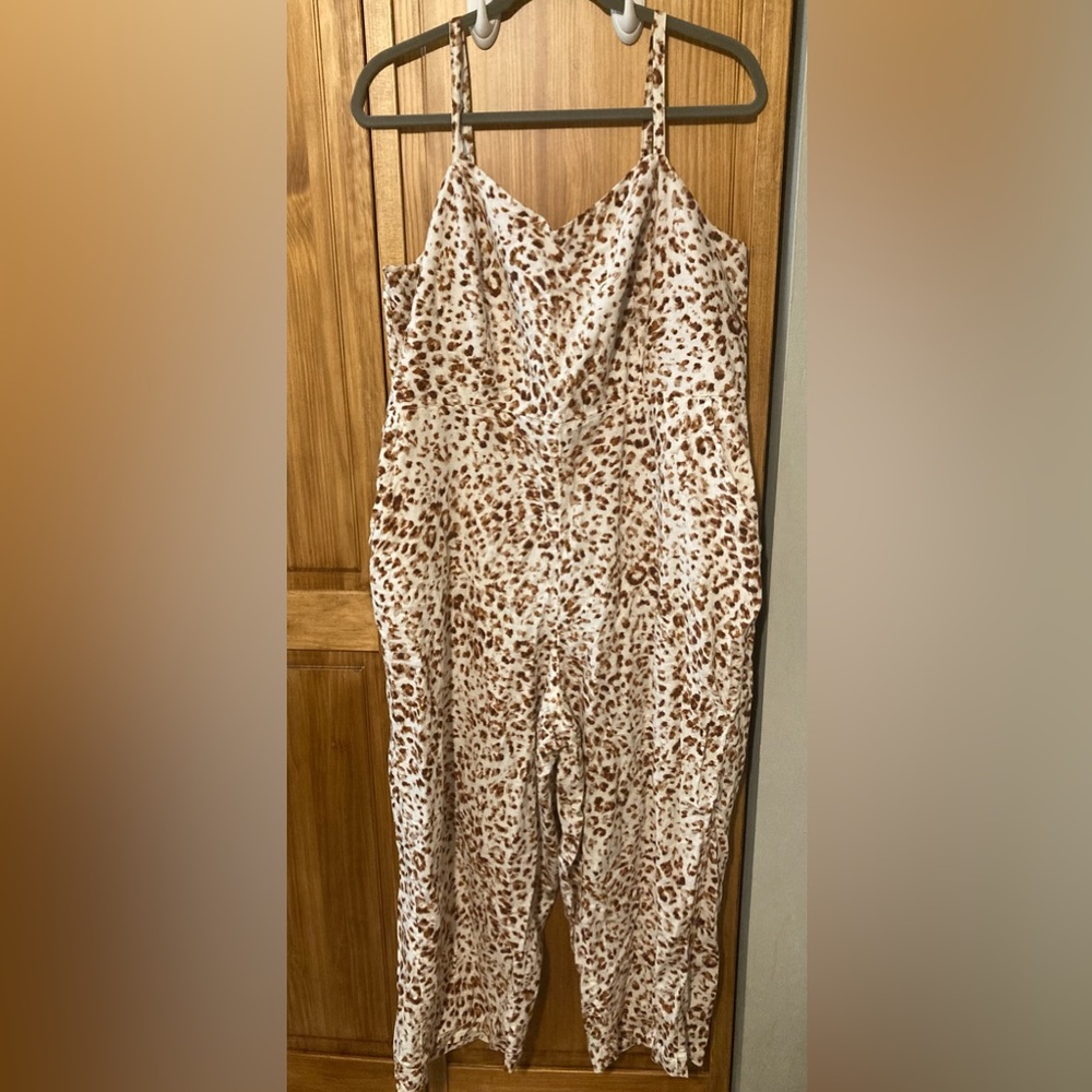 Old Navy XL cheetah prnt rchd back slvlss romper